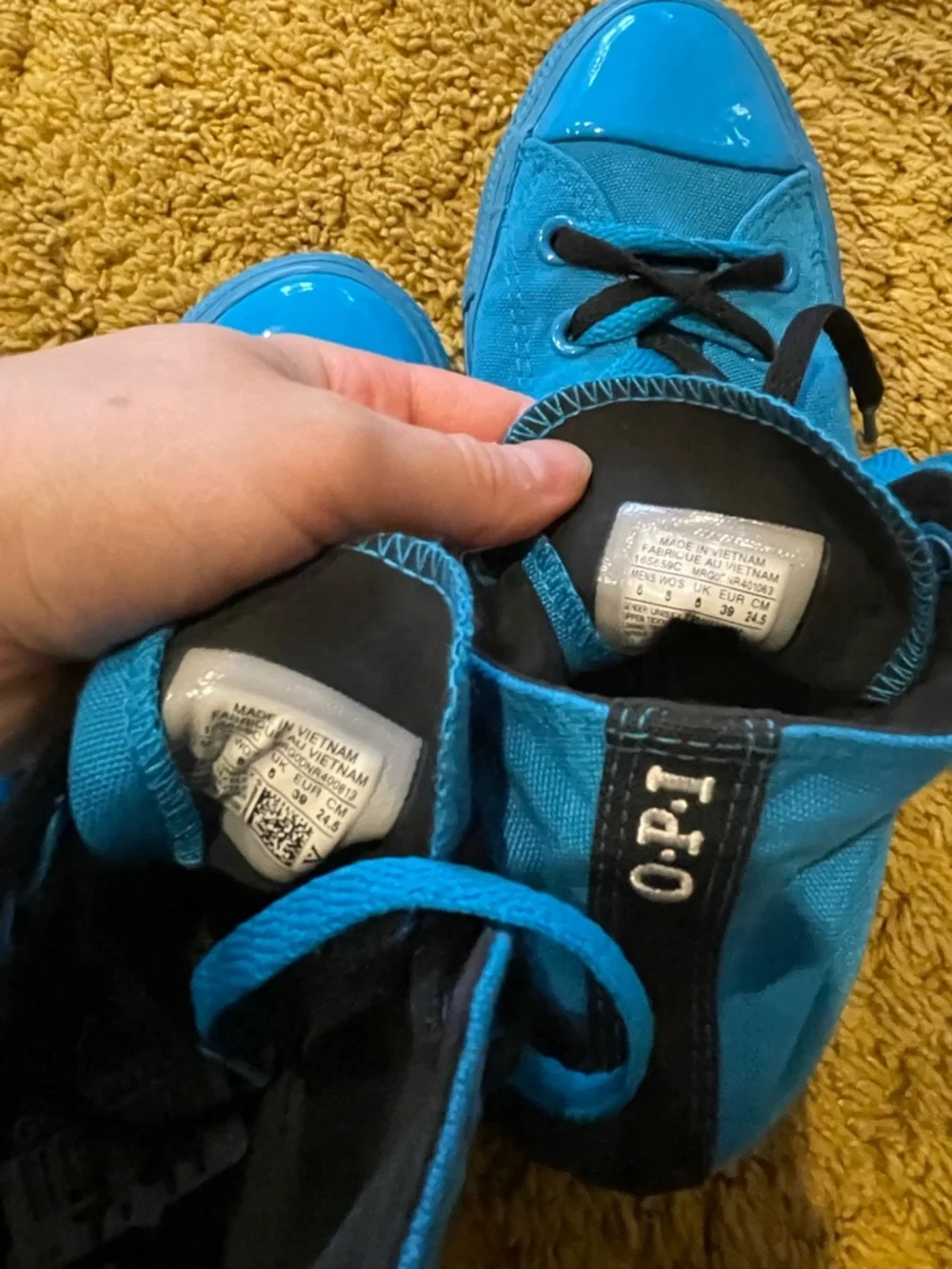 Converse vibrant blue